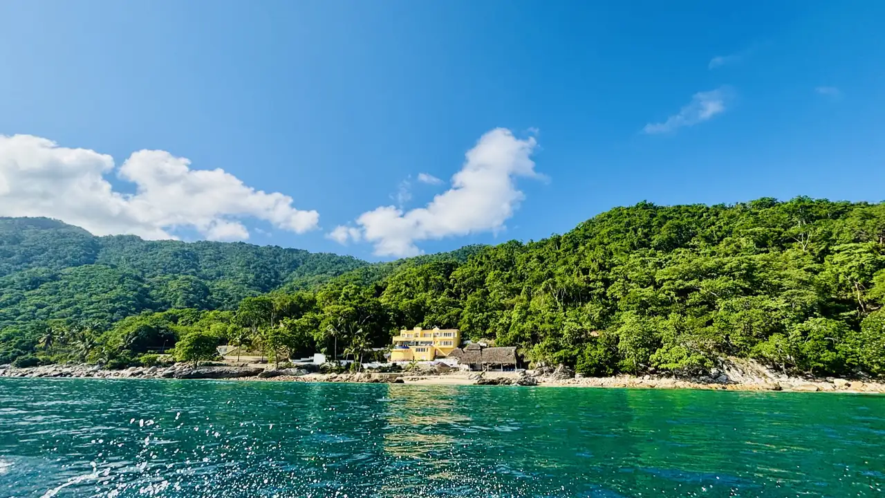 Las Ánimas to Quimixto: a boat ride, a coastal trail and a waterfall